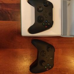 2 Xbox Controllers
