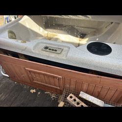 Working Hot Tub W/ Cover 