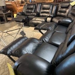 Vacherie Black Reclining Sectional /couch 