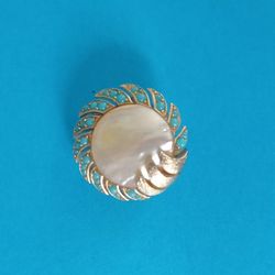 Earring Trifari Singel $50