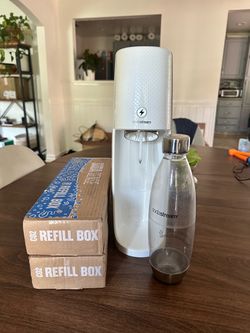 Sodastream & 4 NEW CO2 canisters!
