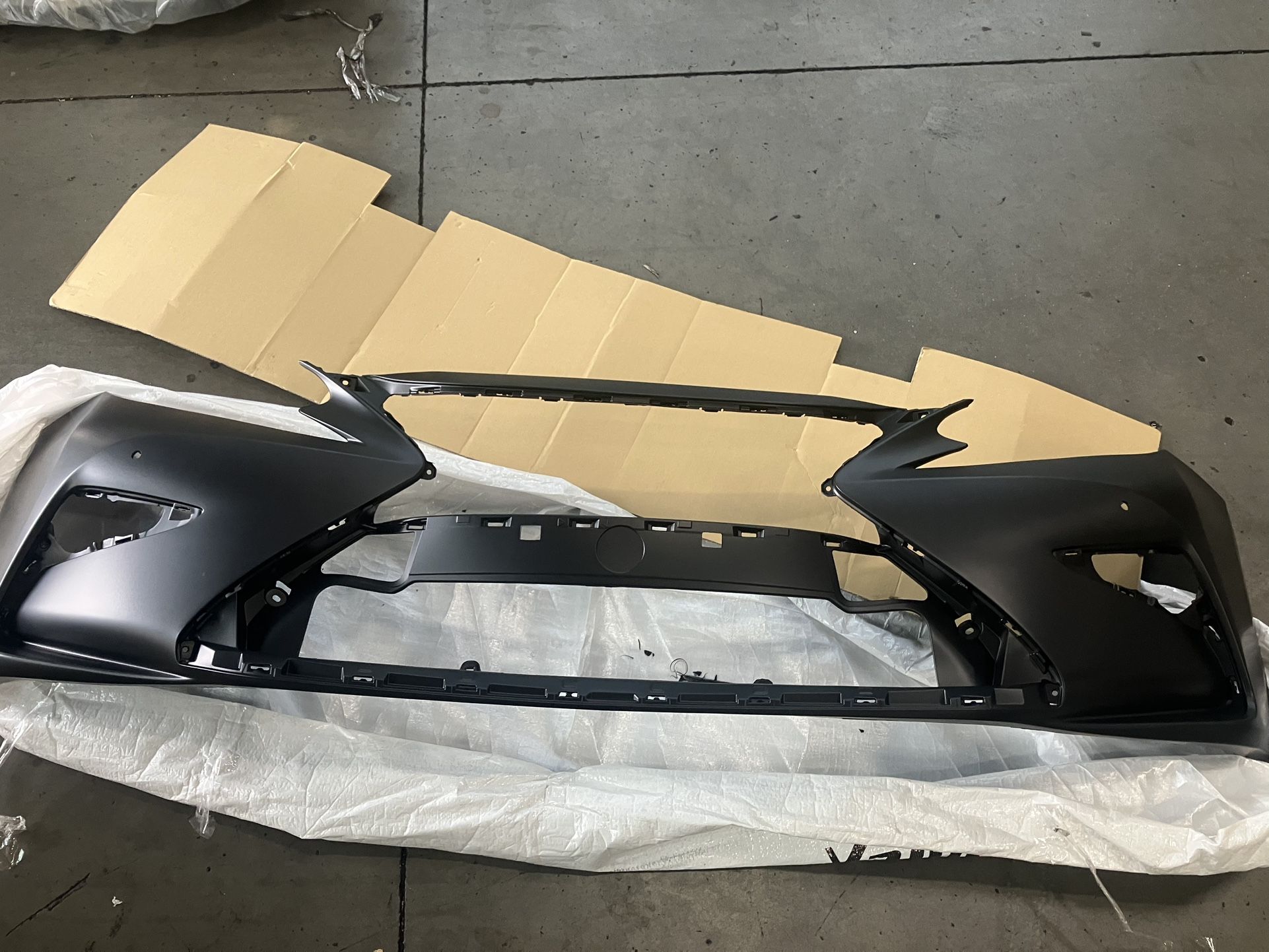 16-18 Lexus ES350 Front Bumper