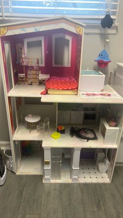Rainbow high play house