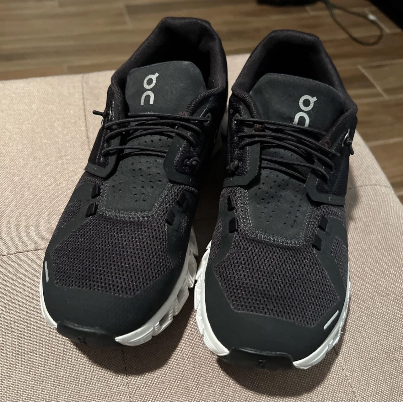 On Cloud Women Size 7