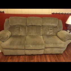 Green Recliner Couch. -Good Condition