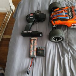 Rc Restler With Two Batteries And Controller 