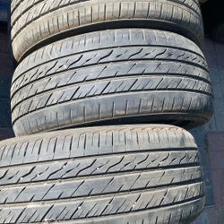 Landsail 225/50R17 2x$60.00Una Tiene Parche 