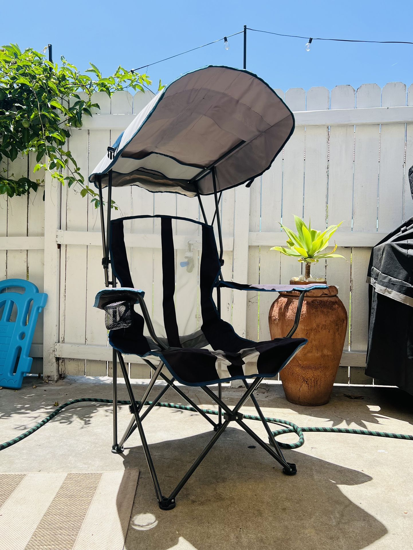 Portable chair with shade 
