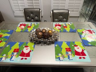6 place mats like new only $10 for all