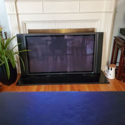 Panasonic TH-50PH9UK 50" inch HD Professional Plasma Display & wall mount , 10,000:1 Contrast Ratio, 16:9