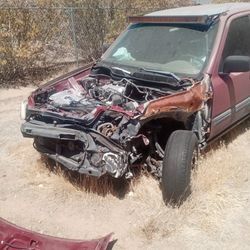 1997 Honda CRV  Front End Damage ,Strong Engine , Great For Parts Or Fix It Up