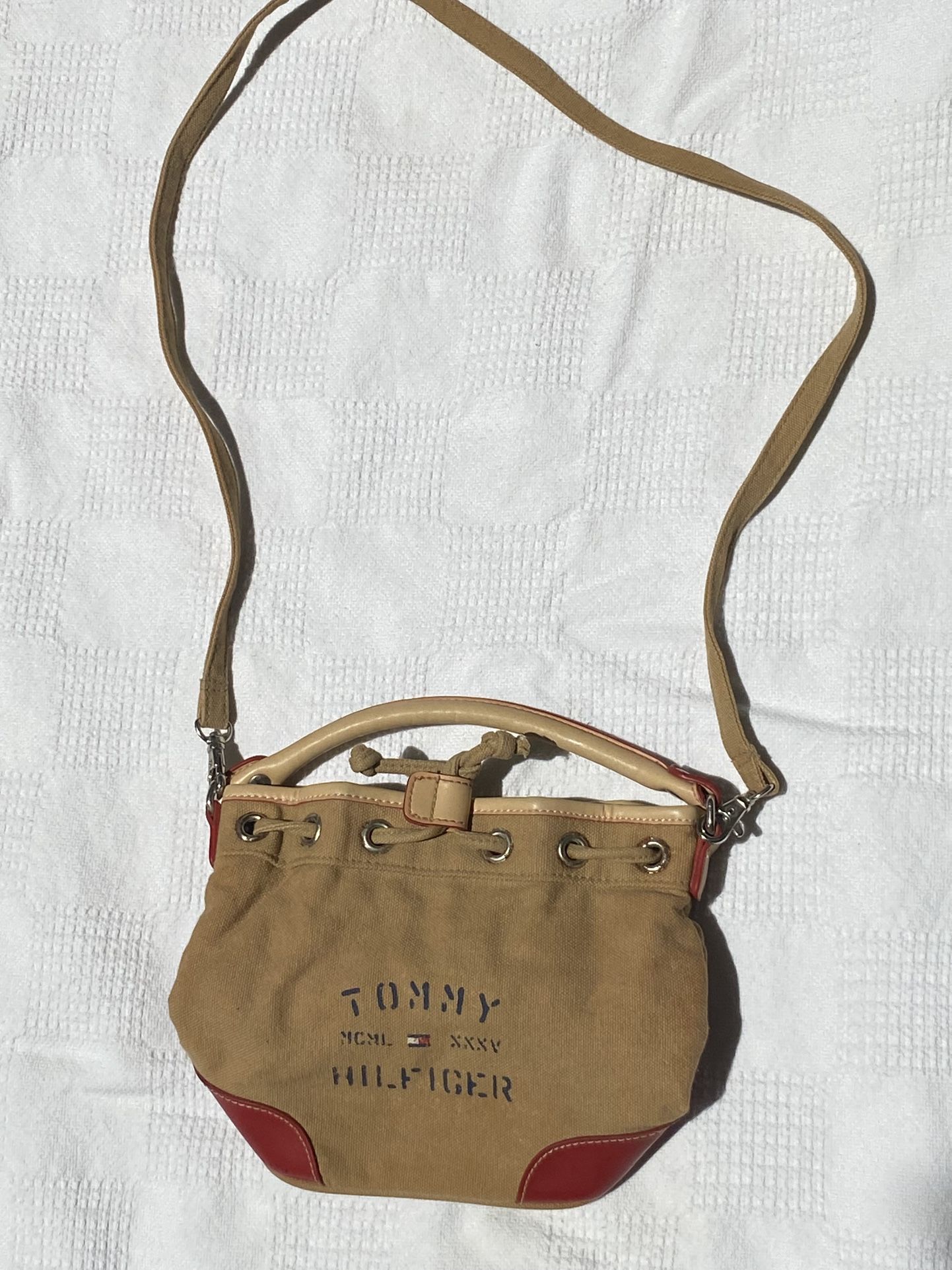 Tommy Hilfiger Bucket Bag