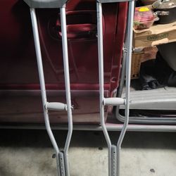 Great CONDITION Crutches 