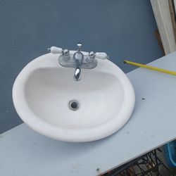 Porcelain Sinl With Faucet