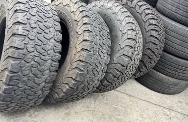 37*12.50r17 BFGOODRICH Tires en buenas condiciones de vida las 4
