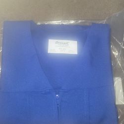 Dynamic graduation gown without cap 