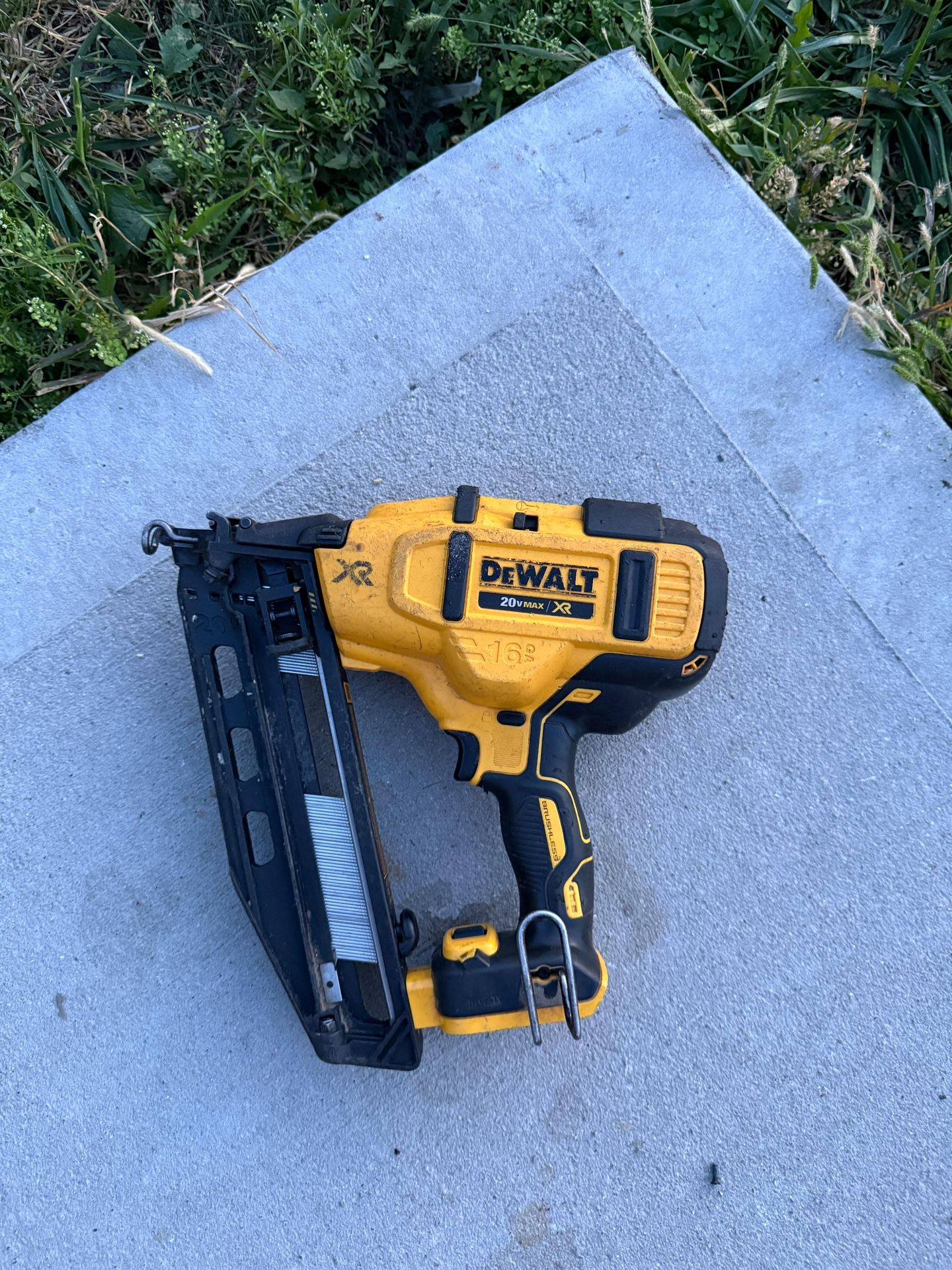 20V MAX Lithium-Ion 16-Gauge Cordless Angled Nailer