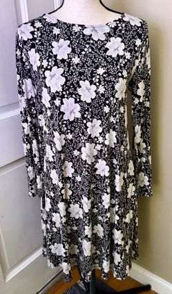 Old Navy Swing Dress Long Sleeve Black & White Floral Jersey Stretch Women's M