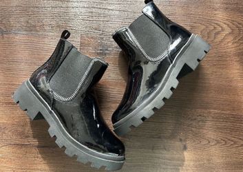 New Kids Shoes, Size 4US