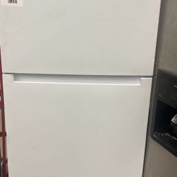 Vissani MDTF18WHR 18 cu. ft. Top Freezer Refrigerator 26