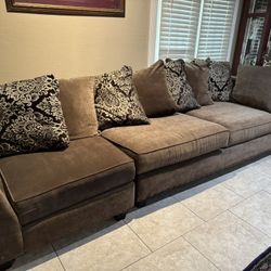 2 Piece Sectional W/ Pillows 