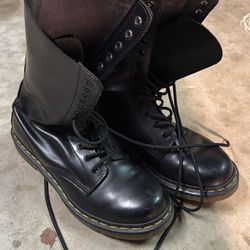 Dr. Martens 1014W boot with a size of US M 9, L10
