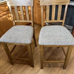 Like New Counter Height Bar Stools