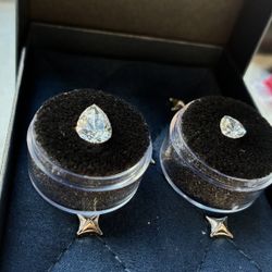 HUGEEE DEAL!! TWO!! Diamonds Pear Shaped Comes With .10CT And 1.8mm Diamonds 