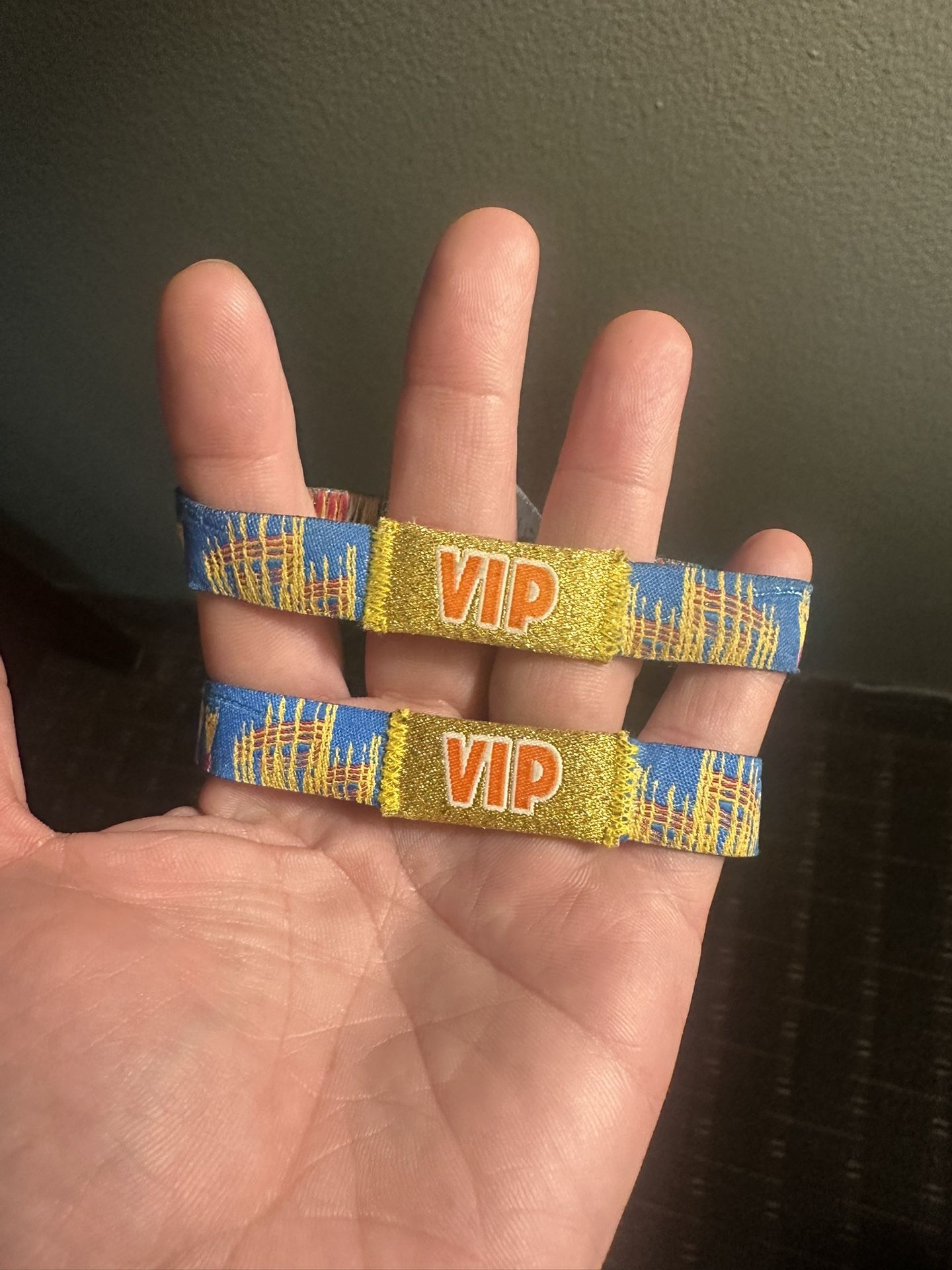 2 VIP COACHELLA SUNDAY WRISTBANDS $275 EACH