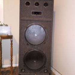 Two 300w 15 In Woofers Monster Stacks$ 200 Pair