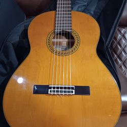 Bonita Guitarra YAMAHA semi Nueva $250 envíe Texto Y Pregunte 