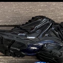 Black Balenciagas‘S