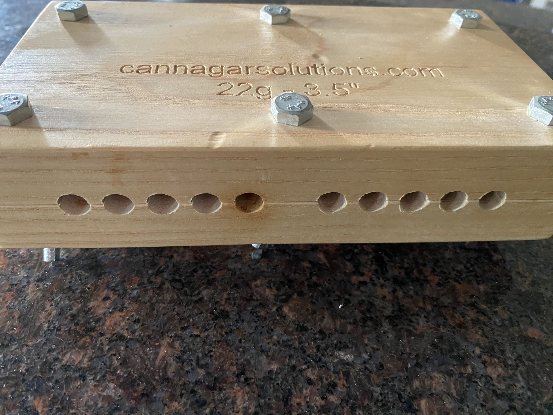 Press / mold for cigar and cannagars