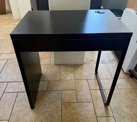 Desk With 3 Shelves