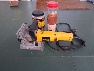 DeWalt Heavy Duty Biscuit Joiner (DW682) with 2 Jars of Joiner Wood Biscuits