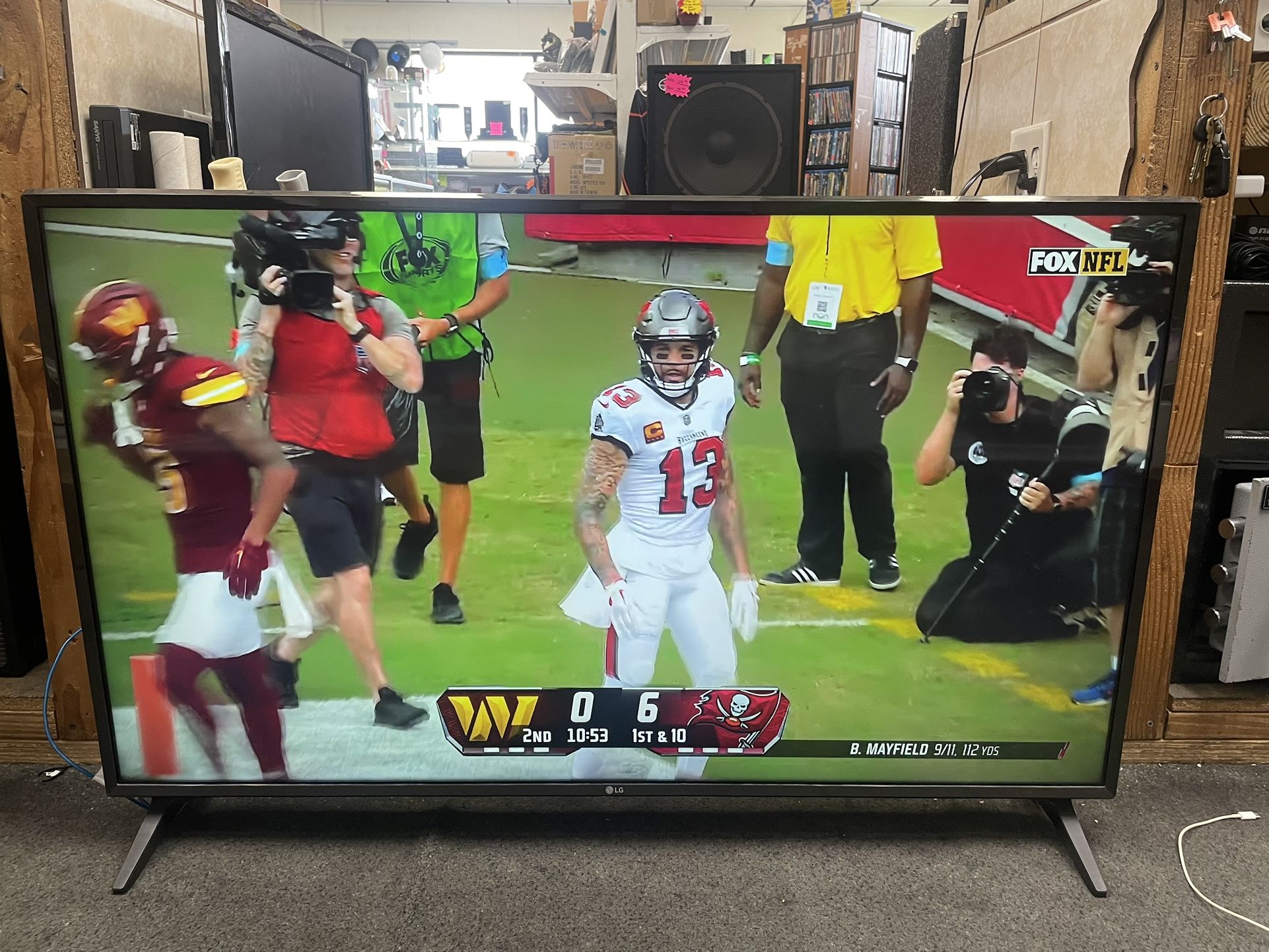 LG 49” 4k Smart Tv W Remote