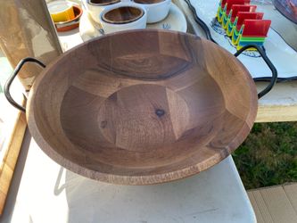 Wood salad bowl