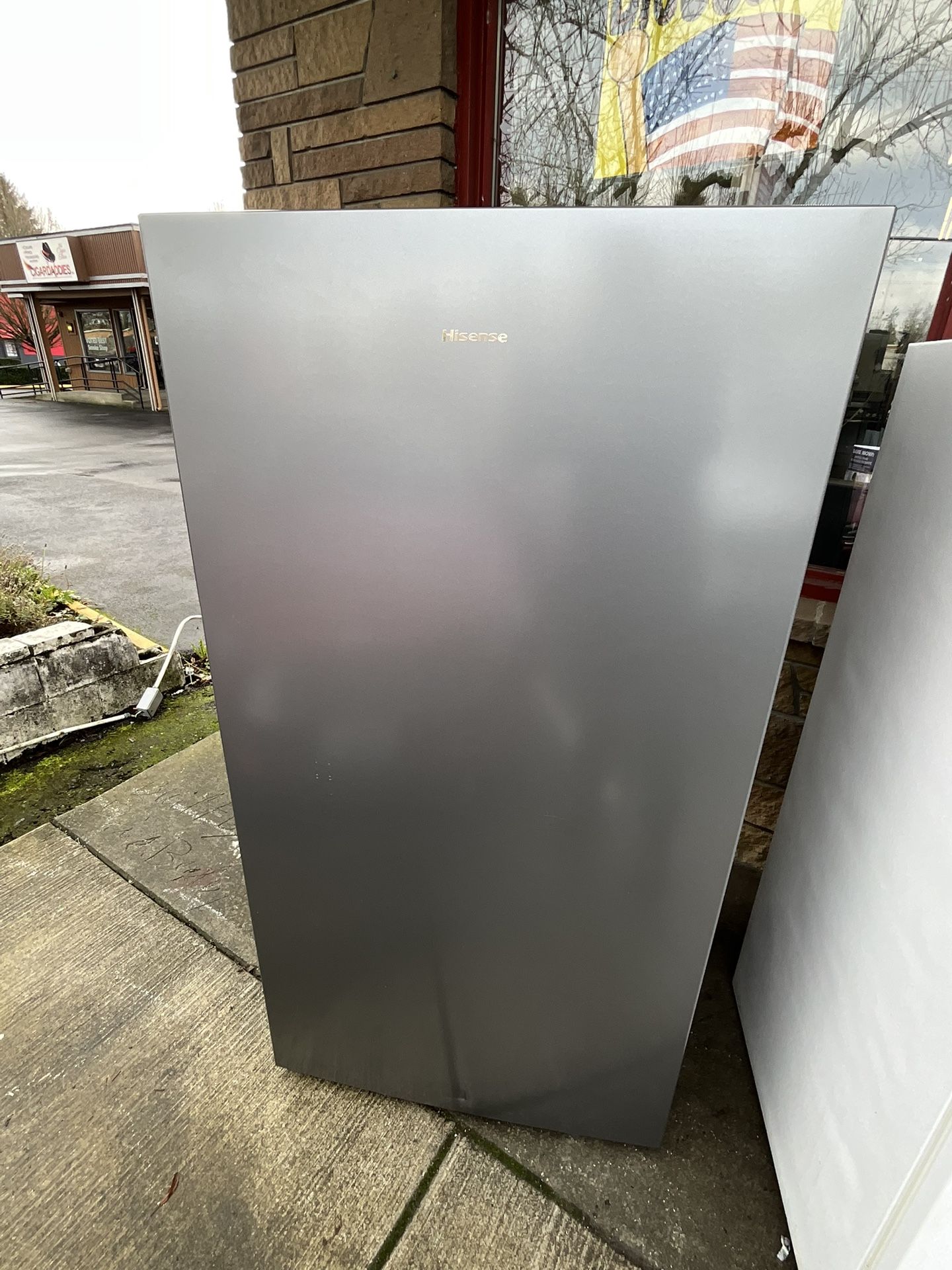 NEW Hisense 17 Cu Ft Upright Convertible Freezer/Refrigerator