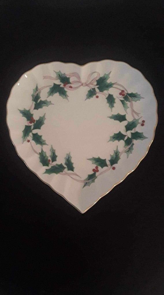 Mikasa 7" heart shaped Christmas Plate w/green holly leaves, red berries and pink ribbon design FIRM