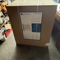 Glacier Bay Spa 30.5 in. W x 18.75 in. D x 35.5 in. H Single Sink Bath Vanity in Dove Gray with White Cultured Marble Top