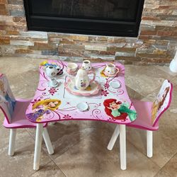 Delta Children Cinderella Table + 2 Chairs + Tea-set 