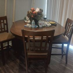 DINETTE SET AND 4 CHAIRS