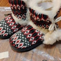 NWT Womens Bearpaw Kinsley Knit Slipper Booties Gray/Red Holiday Faux Fur Microsuede Size S (5-6)