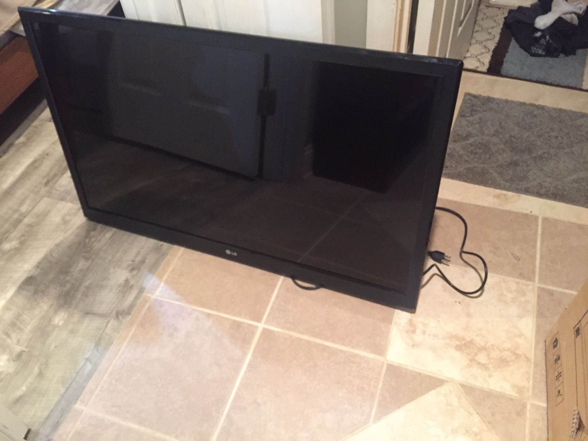 Lg flat screen tv with remote for only 100 bucks 42 inch