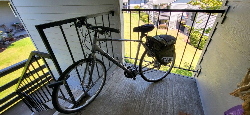 Giant Escape 2 Hybrid Bike