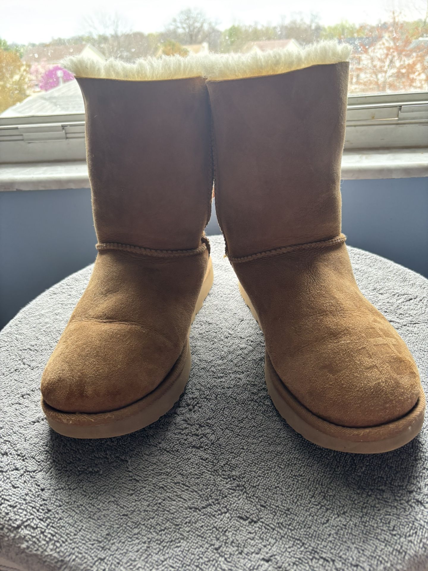 Brown Uggs Size 9 US