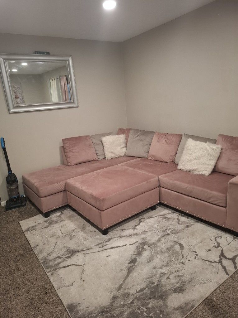 Beautiful Sectional With Lots Of Extras
