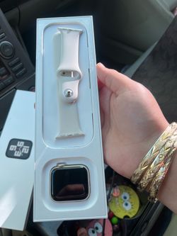 Apple Watches SE gen 2 black and rose gold