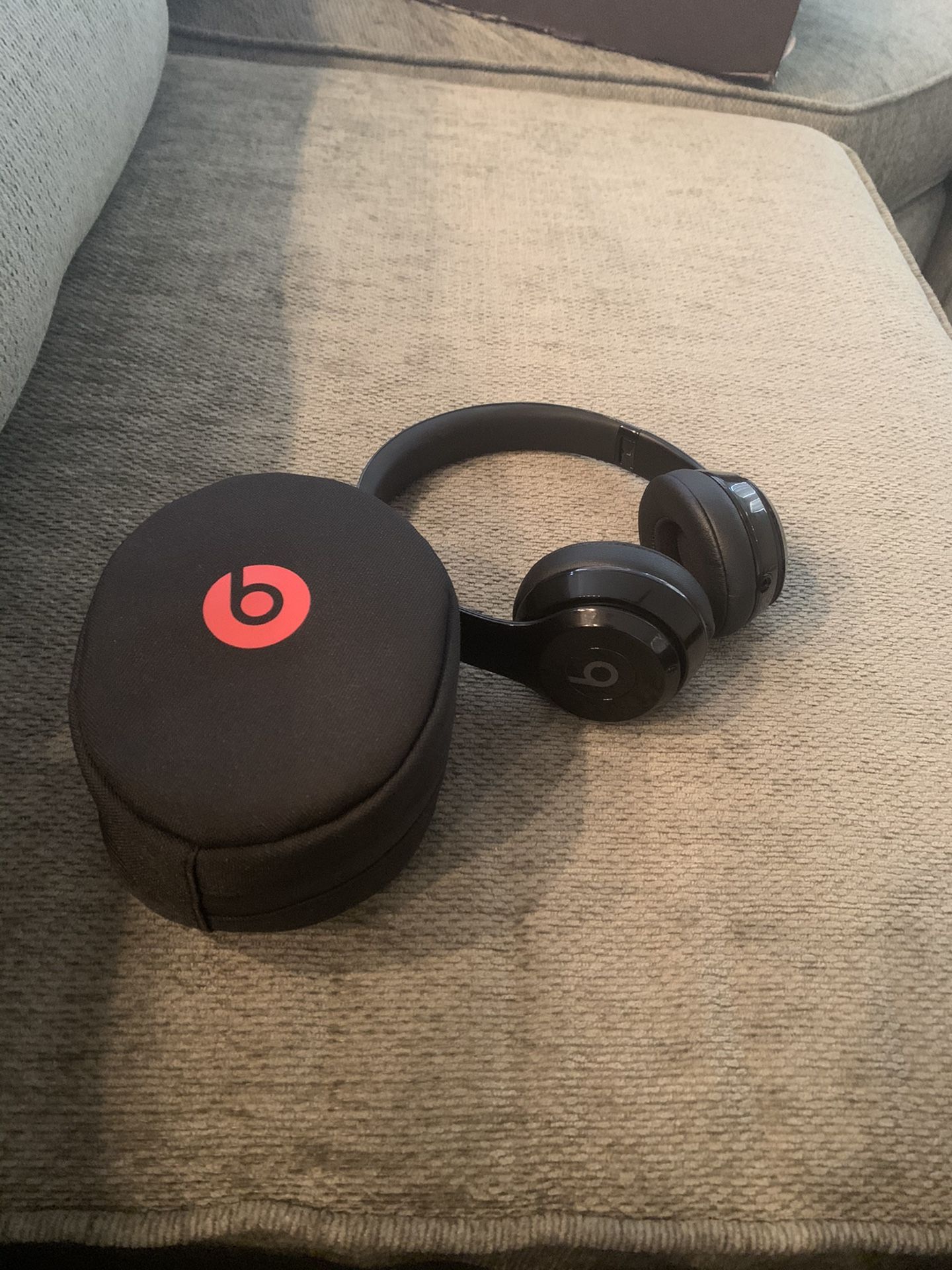 Beats solo 3 wireless headphones