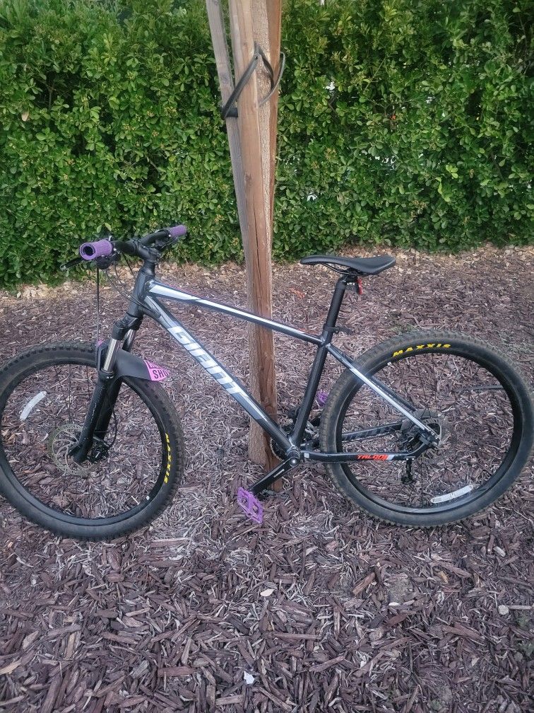 Giant Talon 27.5 Mountain Bike